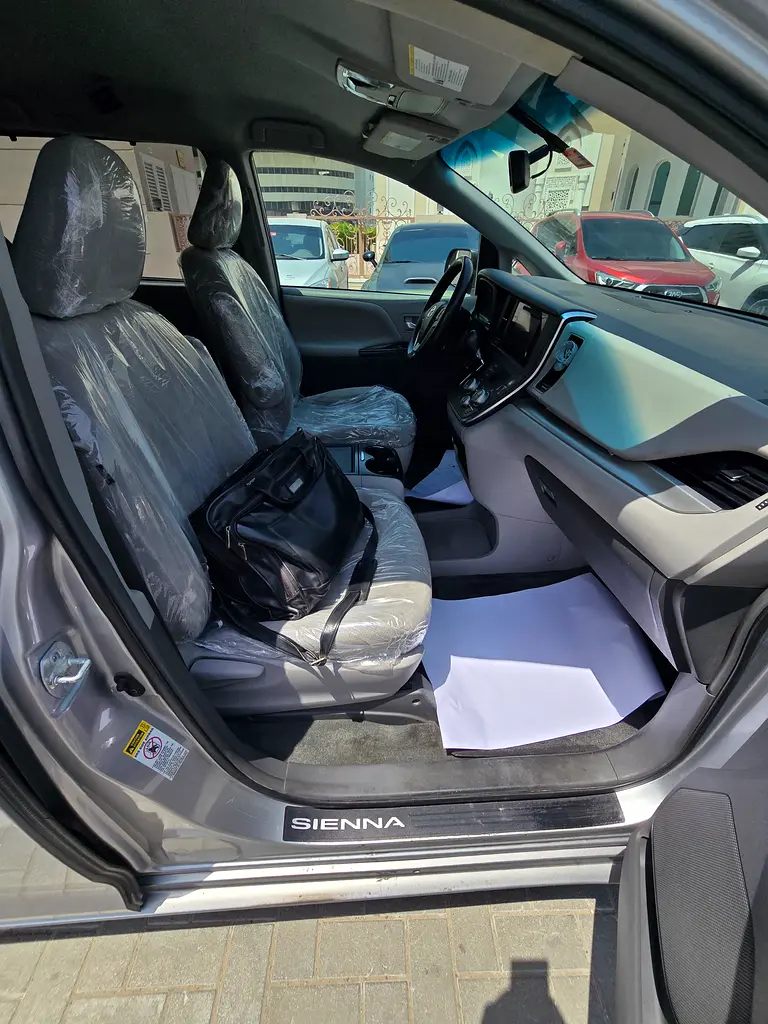 2017 Toyota Sienna LE | Well Maintained | American Specs - Image 4