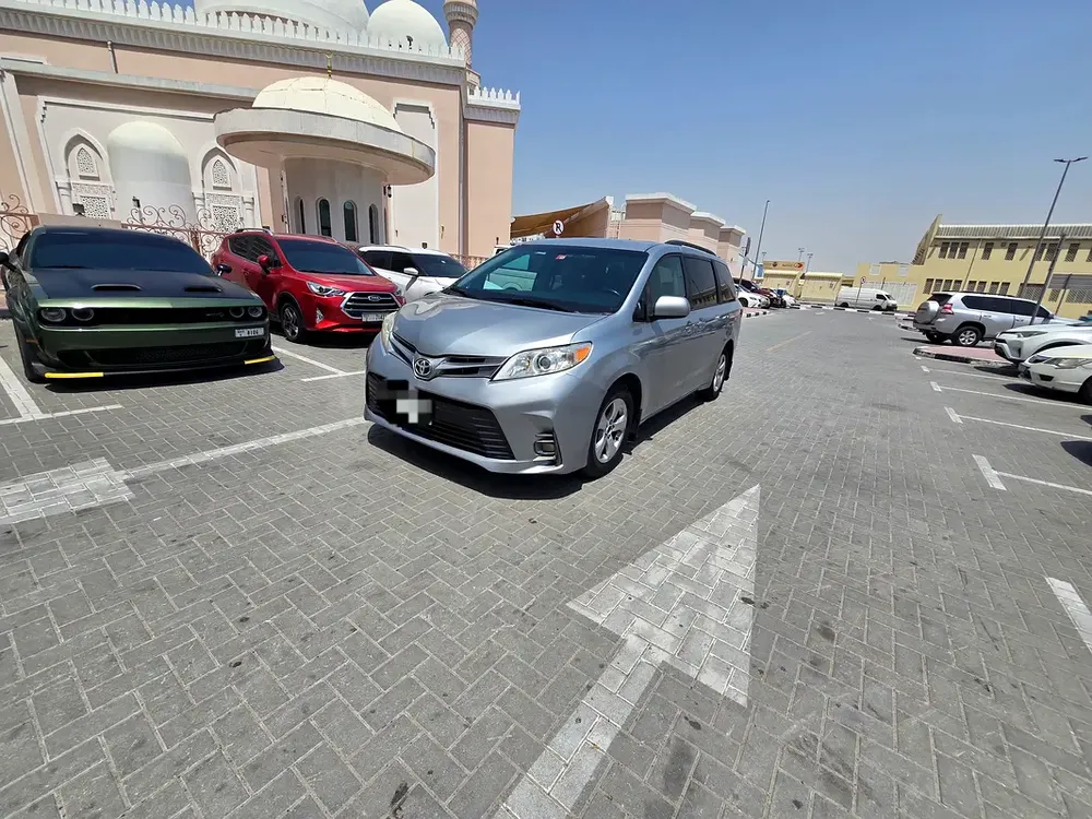 2017 Toyota Sienna LE | Well Maintained | American Specs - Image 5