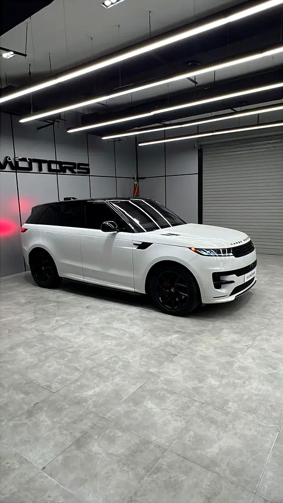 2023 Land Rover Range Rover Sport Dynamic SE - American Specs - Image 4