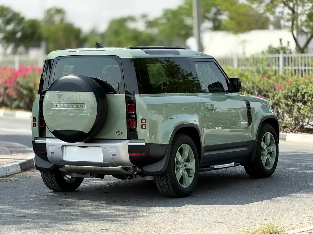 2023 Land Rover Defender 110 HSE | GCC Specs | Low Mileage - Image 12