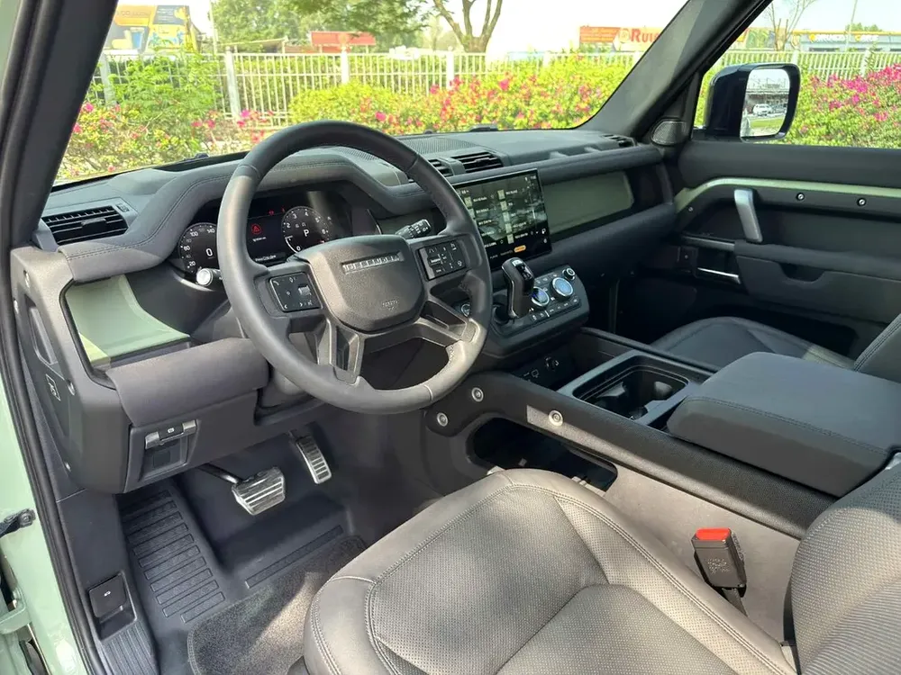 2023 Land Rover Defender 110 HSE | GCC Specs | Low Mileage - Image 5