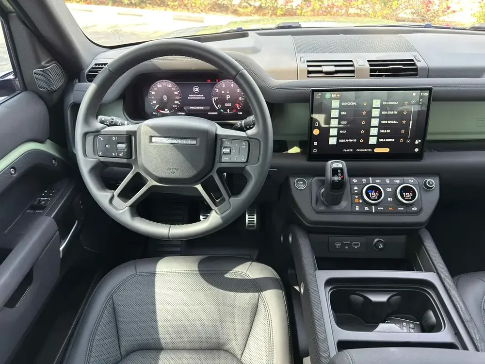 2023 Land Rover Defender 110 HSE | GCC Specs | Low Mileage - Image 6