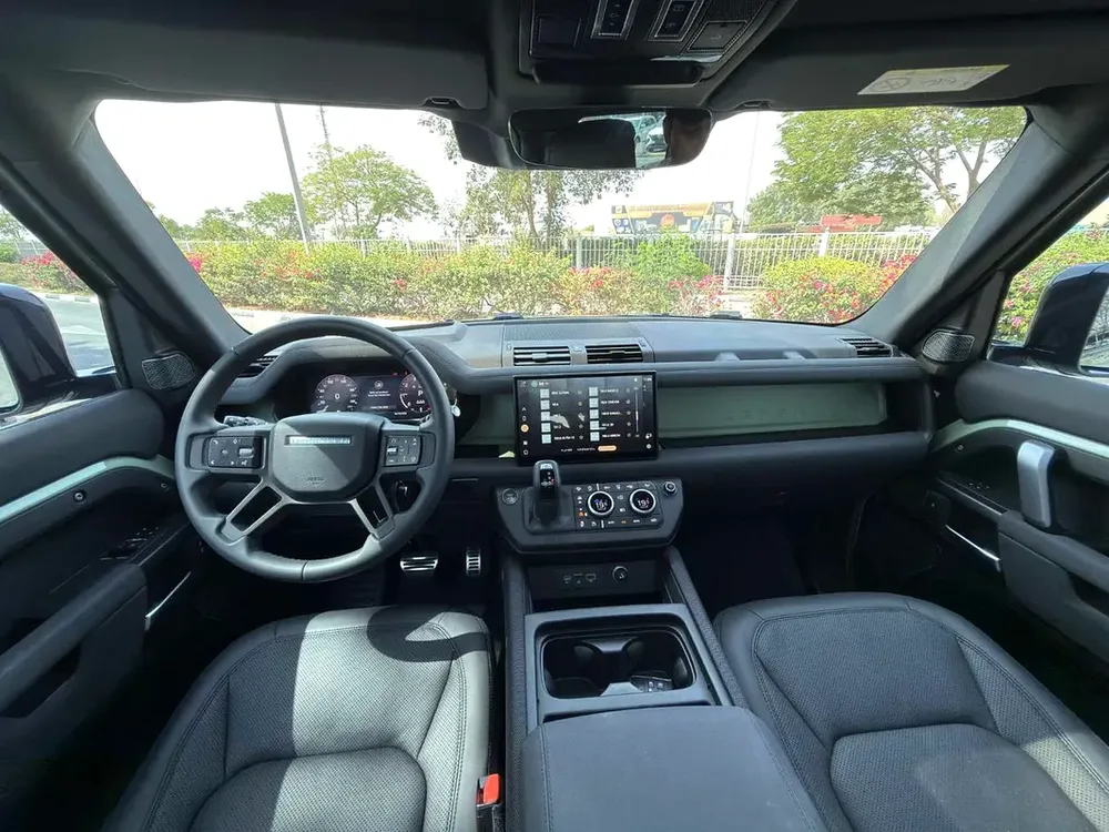 2023 Land Rover Defender 110 HSE | GCC Specs | Low Mileage - Image 7