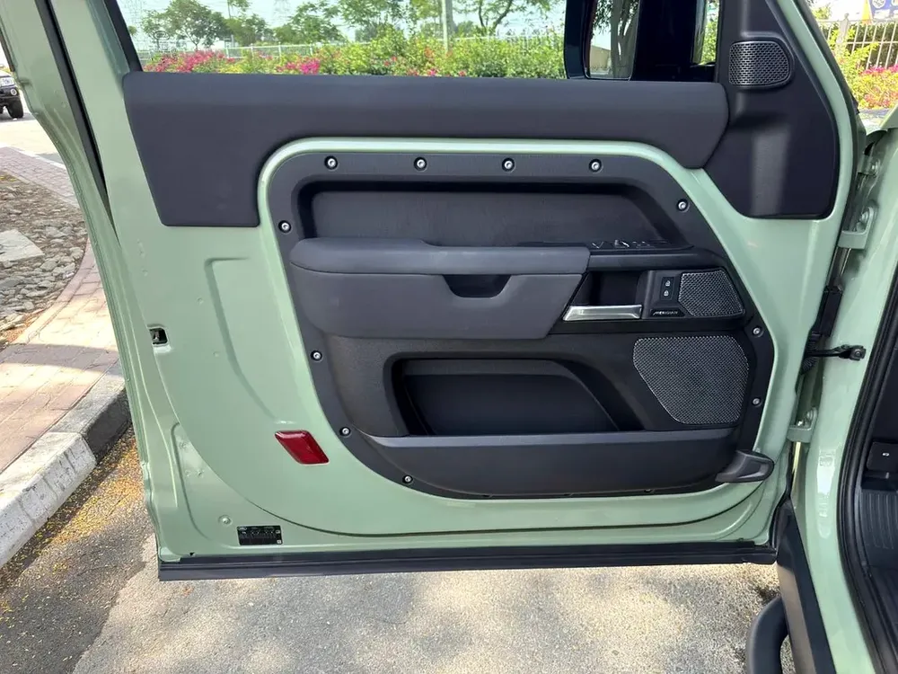 2023 Land Rover Defender 110 HSE | GCC Specs | Low Mileage - Image 8