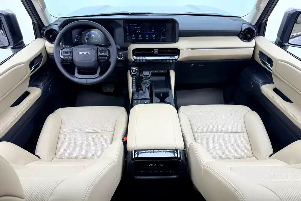 2025 Toyota Land Cruiser Prado, Toyota Warranty+Service Contract+Full Service History, GCC - Image 10