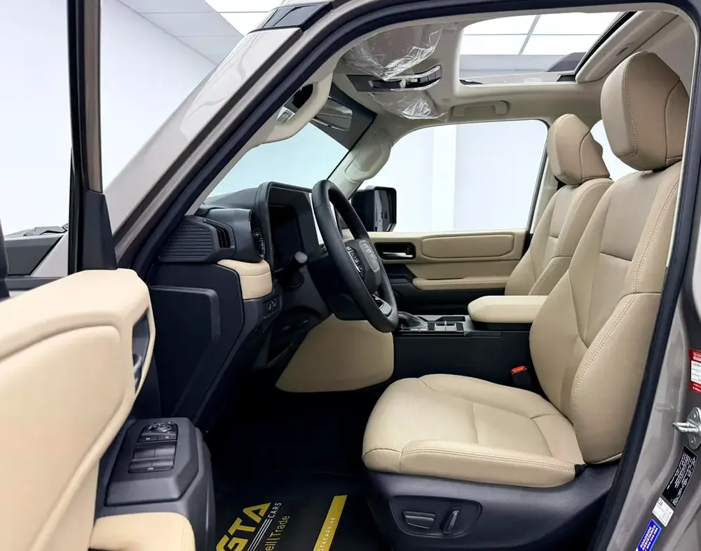 2025 Toyota Land Cruiser Prado, Toyota Warranty+Service Contract+Full Service History, GCC - Image 15