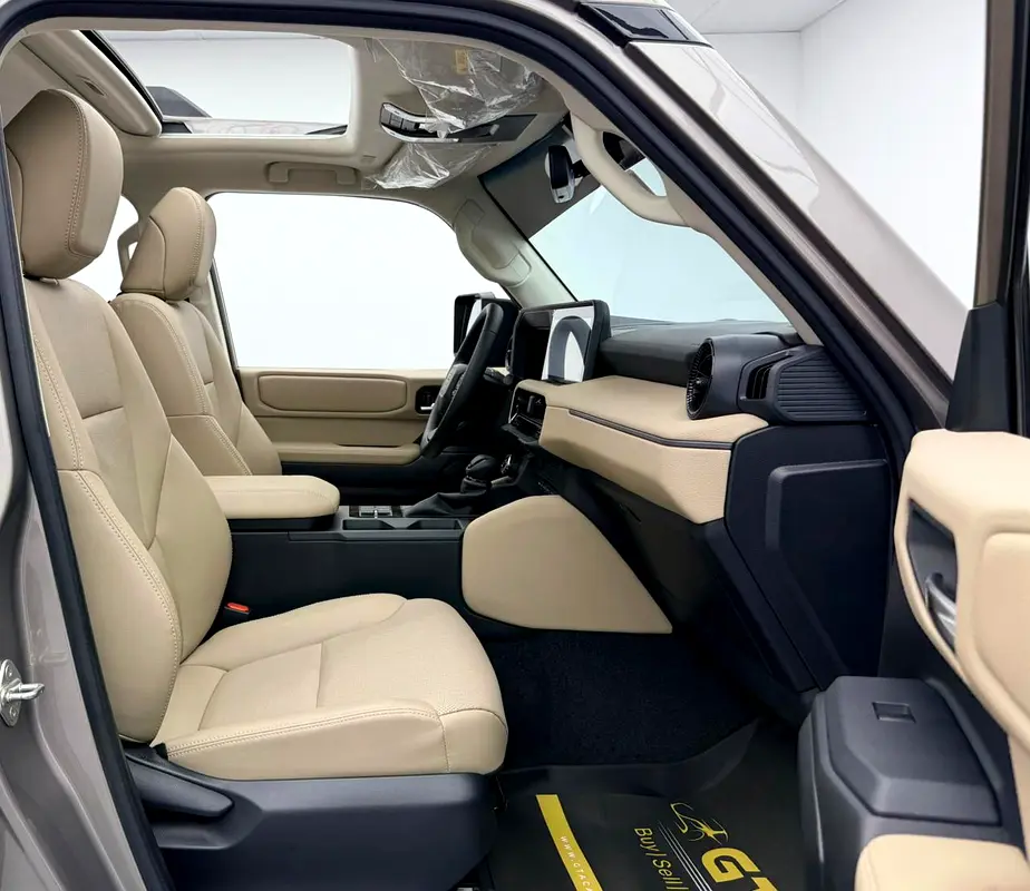 2025 Toyota Land Cruiser Prado, Toyota Warranty+Service Contract+Full Service History, GCC - Image 16