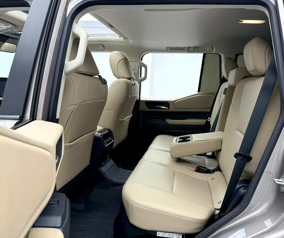 2025 Toyota Land Cruiser Prado, Toyota Warranty+Service Contract+Full Service History, GCC - Image 18