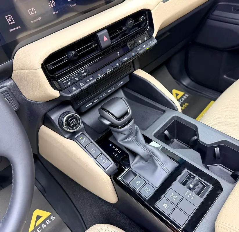 2025 Toyota Land Cruiser Prado, Toyota Warranty+Service Contract+Full Service History, GCC - Image 19