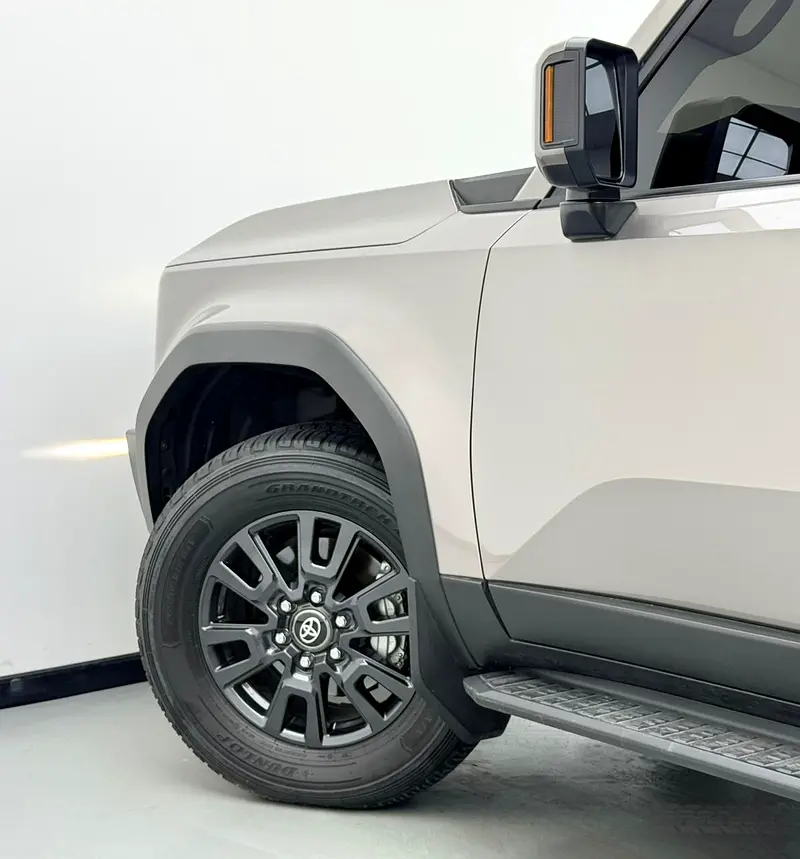 2025 Toyota Land Cruiser Prado, Toyota Warranty+Service Contract+Full Service History, GCC - Image 4