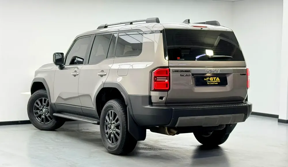 2025 Toyota Land Cruiser Prado, Toyota Warranty+Service Contract+Full Service History, GCC - Image 5