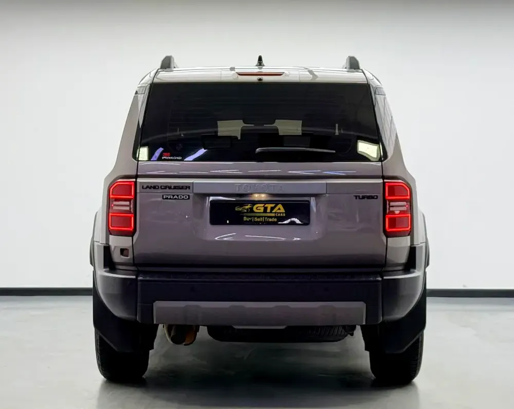 2025 Toyota Land Cruiser Prado, Toyota Warranty+Service Contract+Full Service History, GCC - Image 6