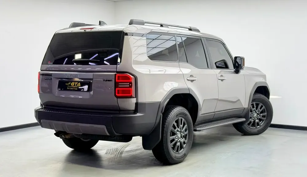 2025 Toyota Land Cruiser Prado, Toyota Warranty+Service Contract+Full Service History, GCC - Image 7
