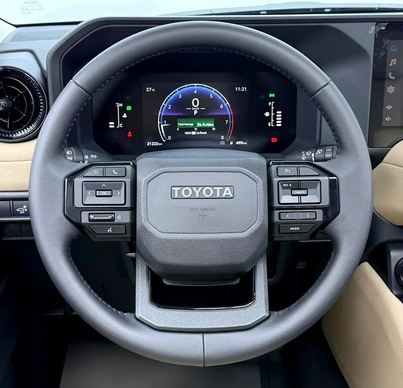2025 Toyota Land Cruiser Prado, Toyota Warranty+Service Contract+Full Service History, GCC - Image 8