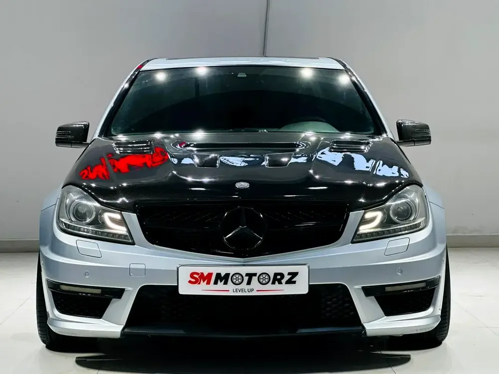MERCEDES C63S EDITION 1 GCC SPECS IMACULATE CONDITION CARBON FIBER FOR 79000 AED - Image 5