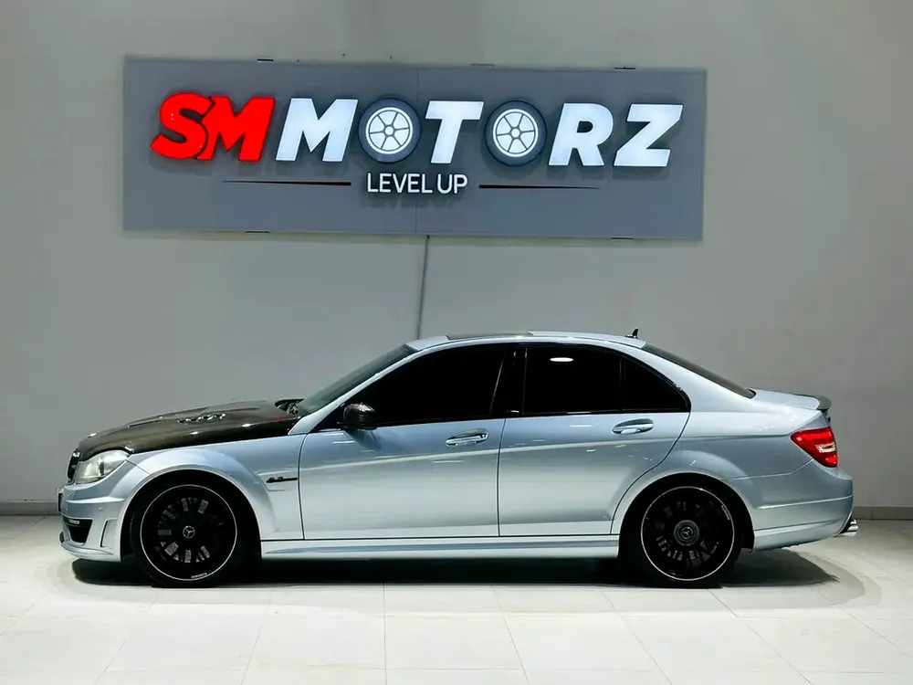 MERCEDES C63S EDITION 1 GCC SPECS IMACULATE CONDITION CARBON FIBER FOR 79000 AED - Image 6
