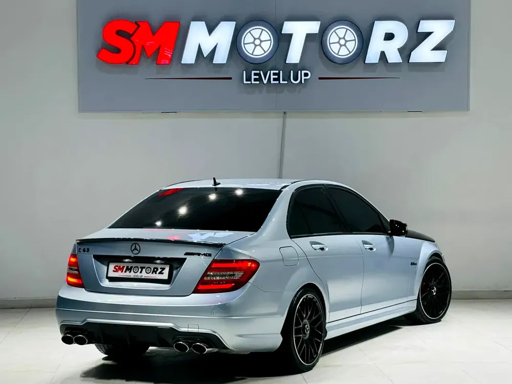 MERCEDES C63S EDITION 1 GCC SPECS IMACULATE CONDITION CARBON FIBER FOR 79000 AED - Image 7