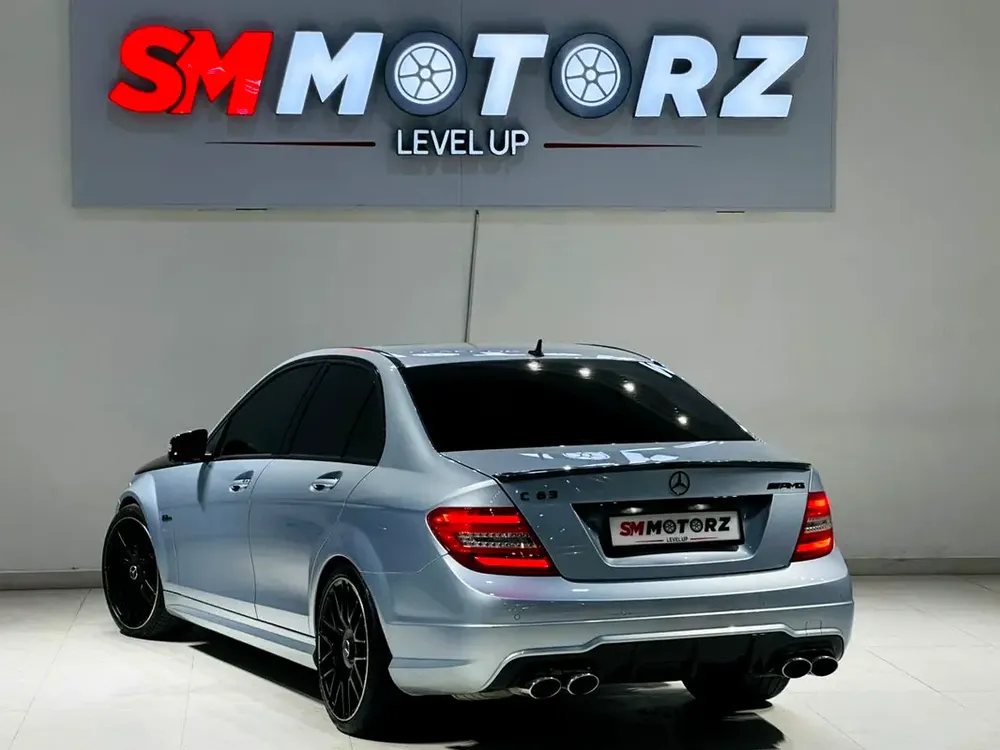 MERCEDES C63S EDITION 1 GCC SPECS IMACULATE CONDITION CARBON FIBER FOR 79000 AED - Image 9