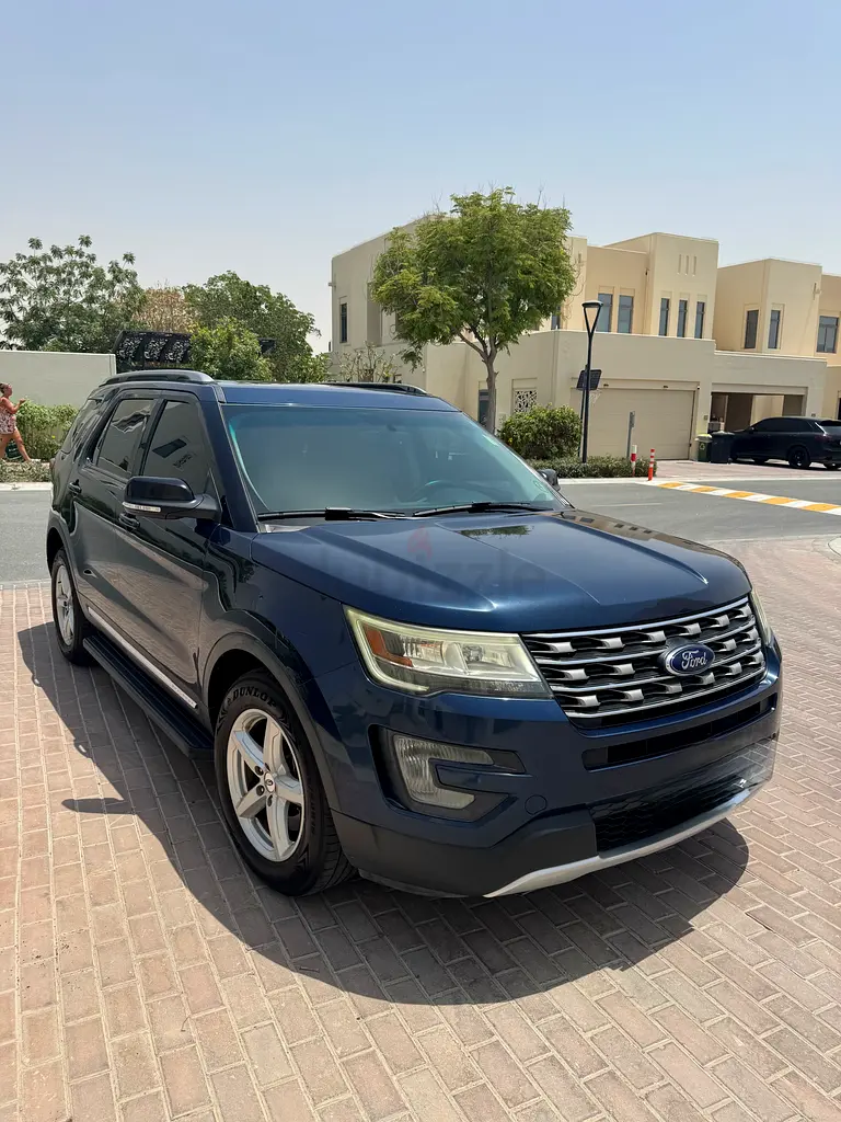 Ford Explorer - Image 10
