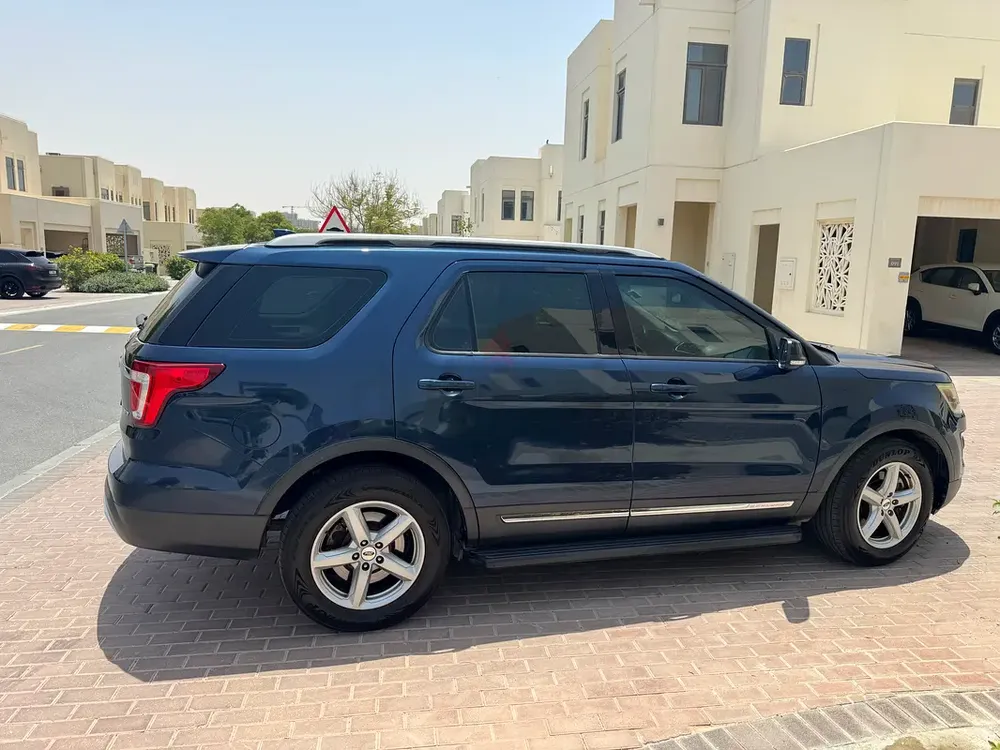 Ford Explorer - Image 11
