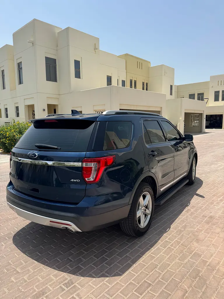 Ford Explorer - Image 12