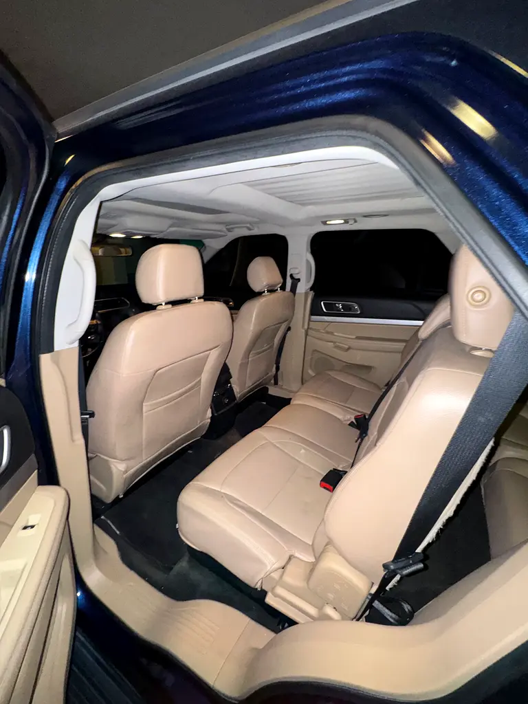 Ford Explorer - Image 4