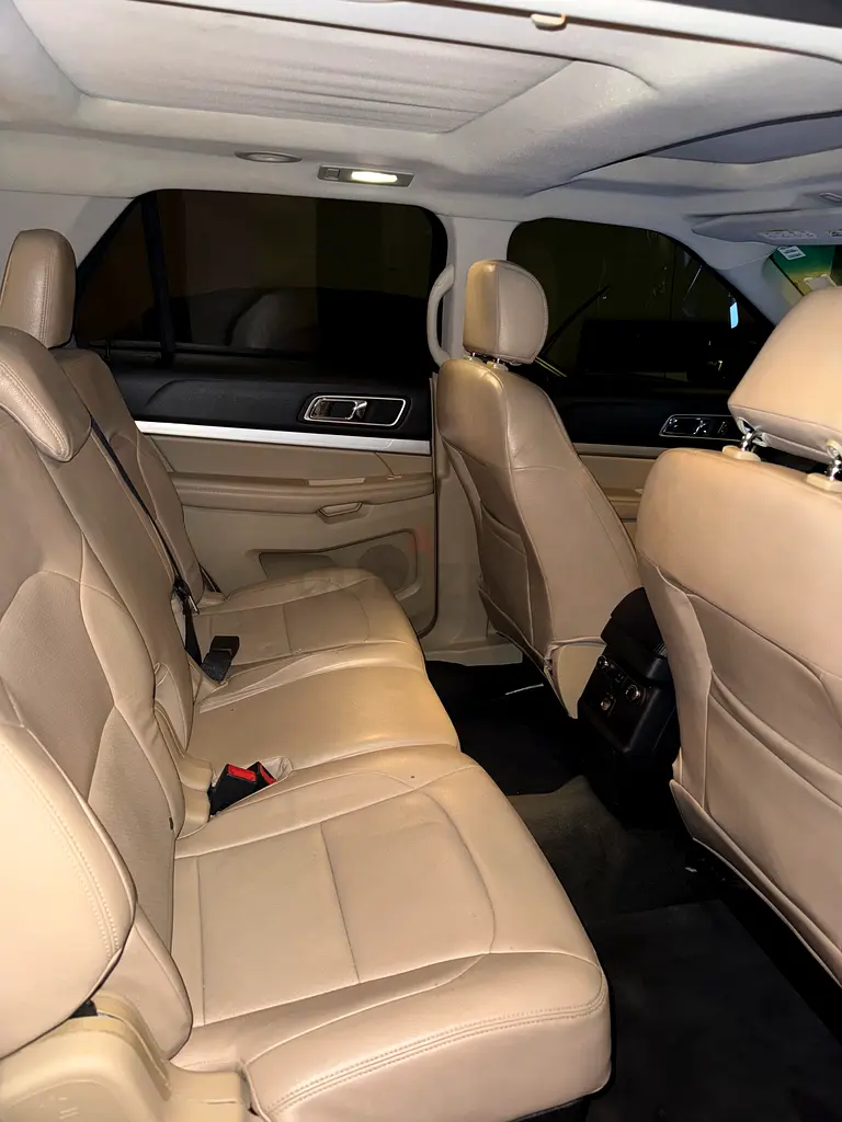 Ford Explorer - Image 7