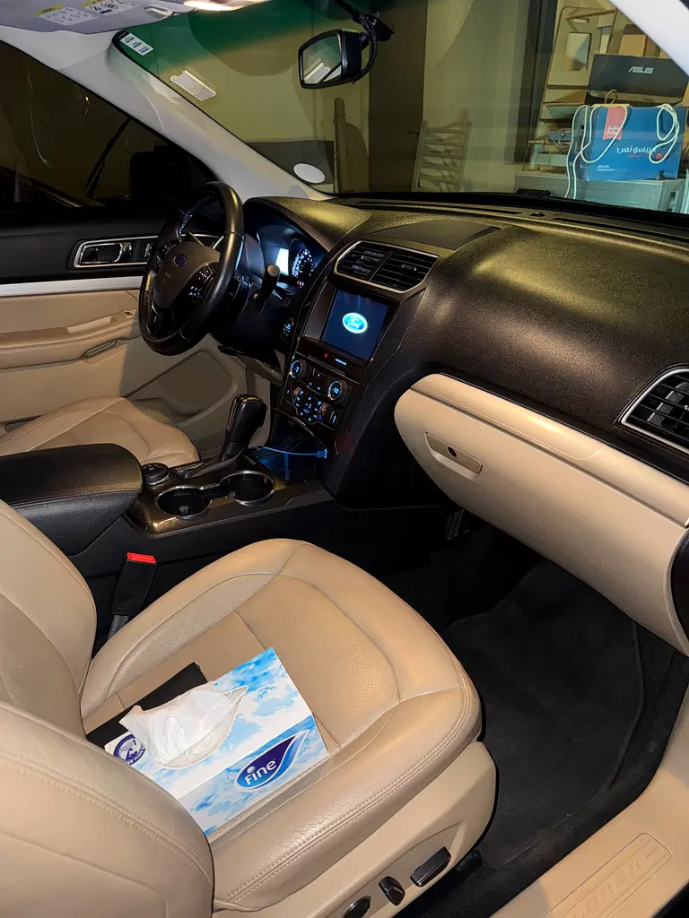 Ford Explorer - Image 8
