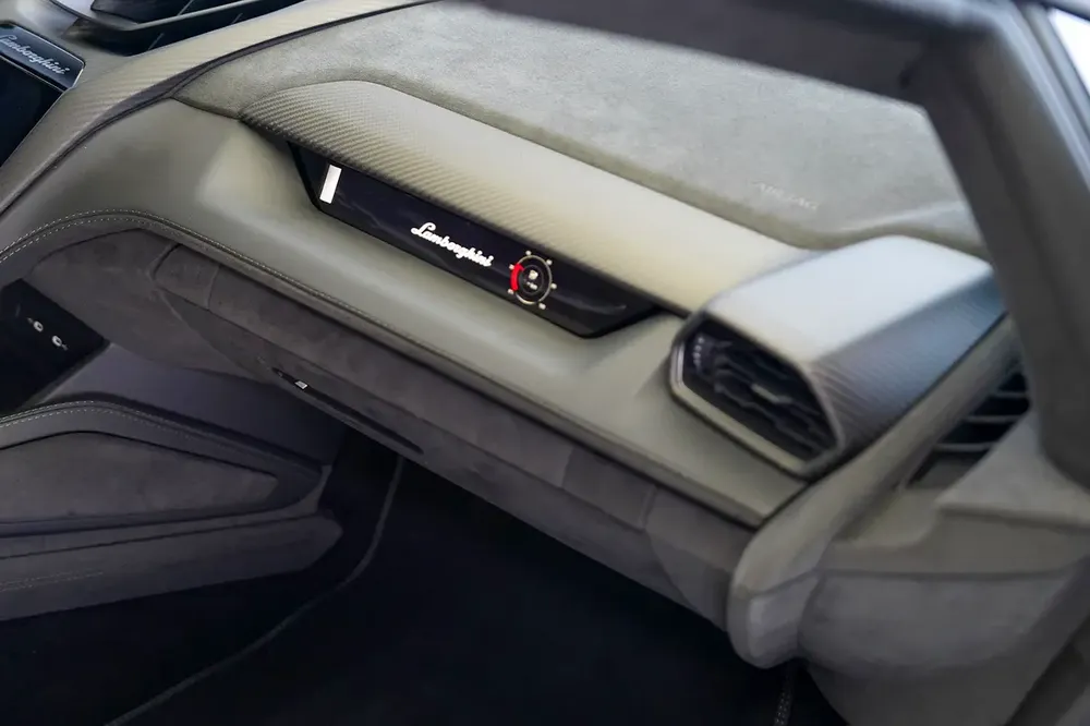 VERDE TURBINE | MATT CARBON INTERIOR | WARRANTY AVAILABLE | REVUELTO - Image 9