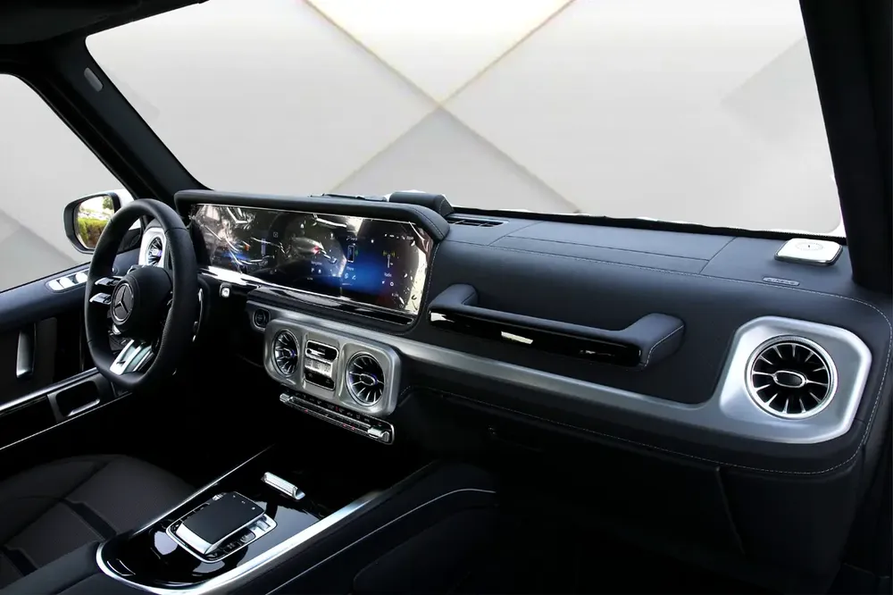 2025 MERCEDES BENZ G63 AMG - FULLY LOADED - LOCAL REGISTRATION -BRAND NEW - Image 12