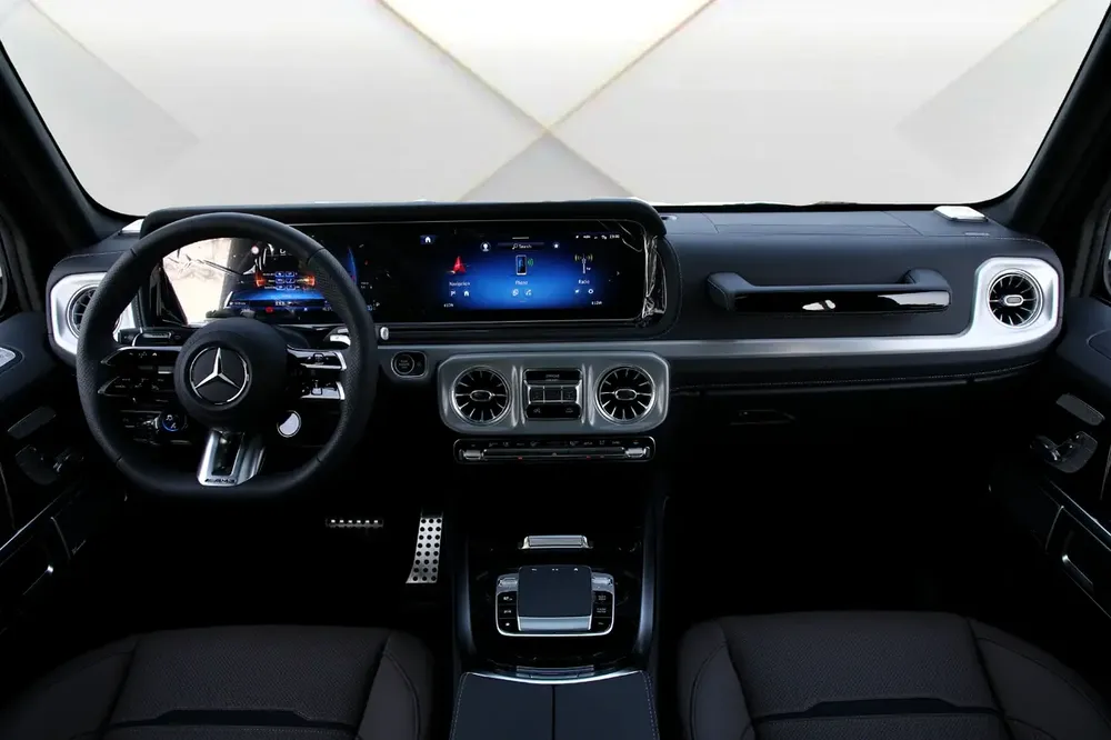 2025 MERCEDES BENZ G63 AMG - FULLY LOADED - LOCAL REGISTRATION -BRAND NEW - Image 13