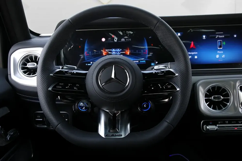 2025 MERCEDES BENZ G63 AMG - FULLY LOADED - LOCAL REGISTRATION -BRAND NEW - Image 14