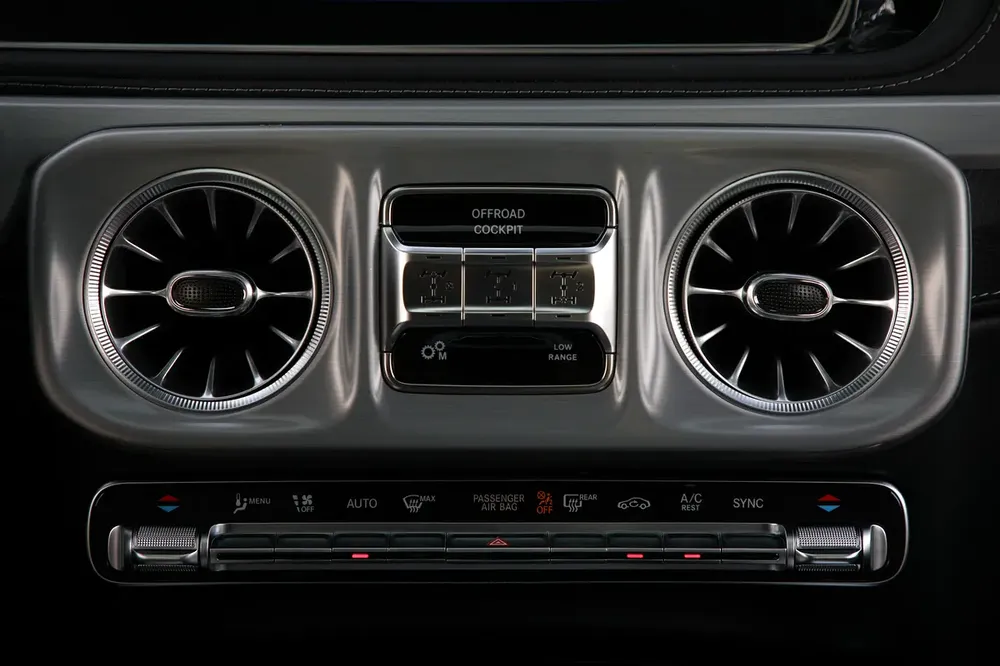 2025 MERCEDES BENZ G63 AMG - FULLY LOADED - LOCAL REGISTRATION -BRAND NEW - Image 16