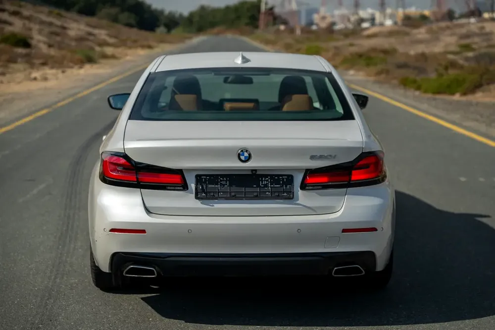 BMW 520i Joy Edition – 2022 | FULL SERVICE HISTORY GCC | 101,984 KM | AED 95,000 - Image 4