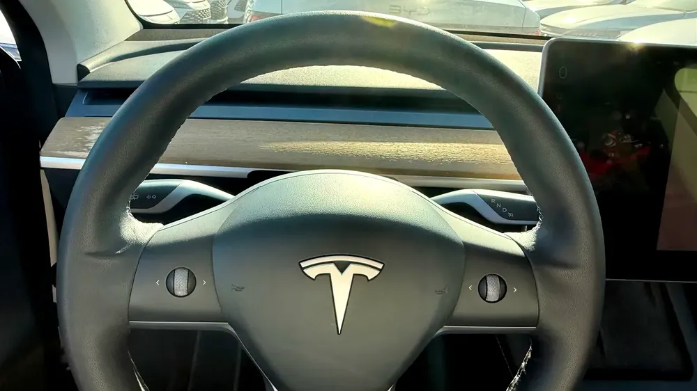 Tesla Model Y Standard 2022 - Image 18
