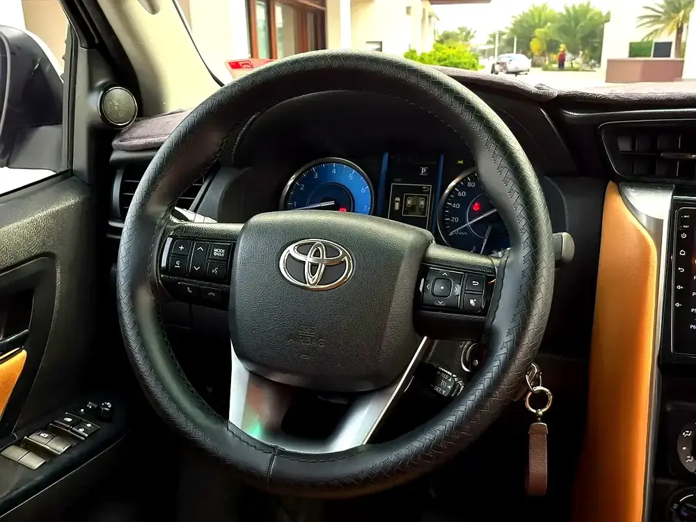 🎉🎉 !! EID SALE !! 1 YEAR FREE WARRANTY !! 🎉🎉 AED 1,380 P.M | 0% DOWN PAYMENT | TOYOTA FORTUNER E - Image 16