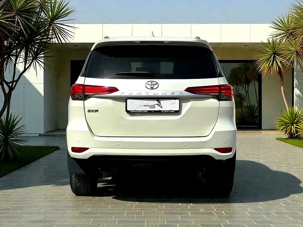 🎉🎉 !! EID SALE !! 1 YEAR FREE WARRANTY !! 🎉🎉 AED 1,380 P.M | 0% DOWN PAYMENT | TOYOTA FORTUNER E - Image 4