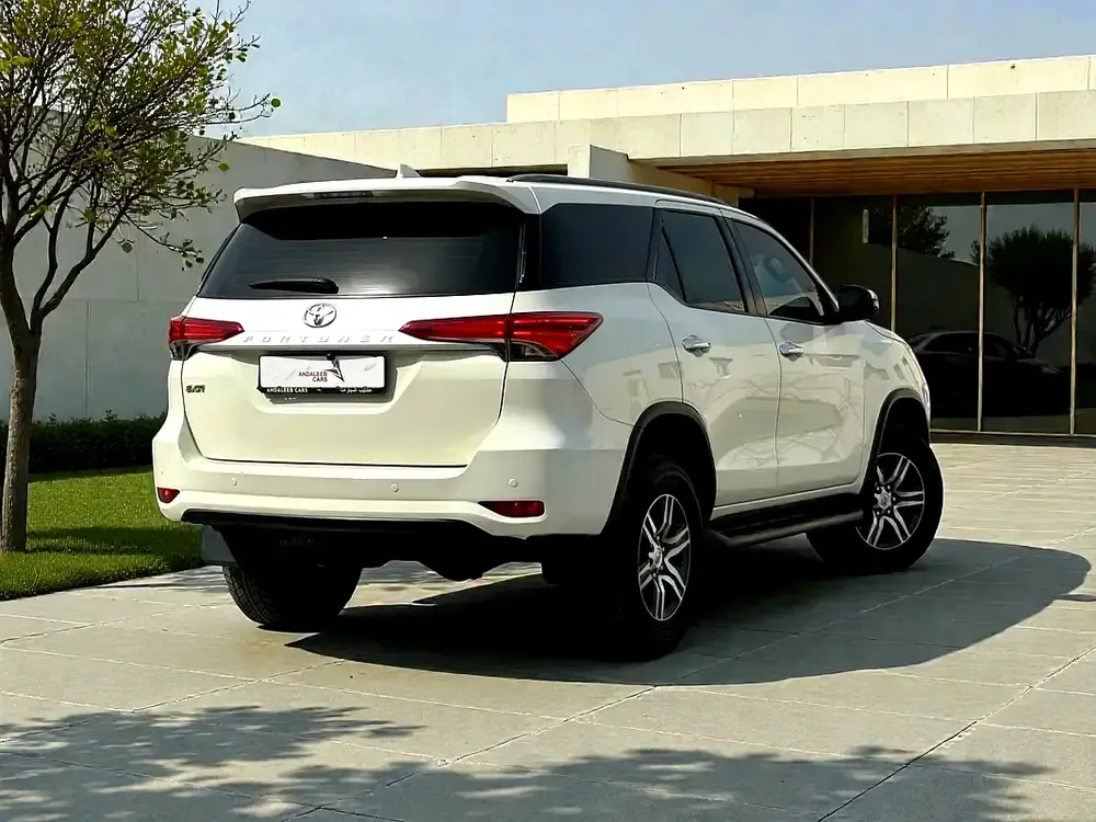 🎉🎉 !! EID SALE !! 1 YEAR FREE WARRANTY !! 🎉🎉 AED 1,380 P.M | 0% DOWN PAYMENT | TOYOTA FORTUNER E - Image 5