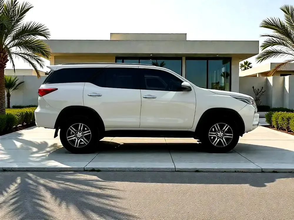 🎉🎉 !! EID SALE !! 1 YEAR FREE WARRANTY !! 🎉🎉 AED 1,380 P.M | 0% DOWN PAYMENT | TOYOTA FORTUNER E - Image 8