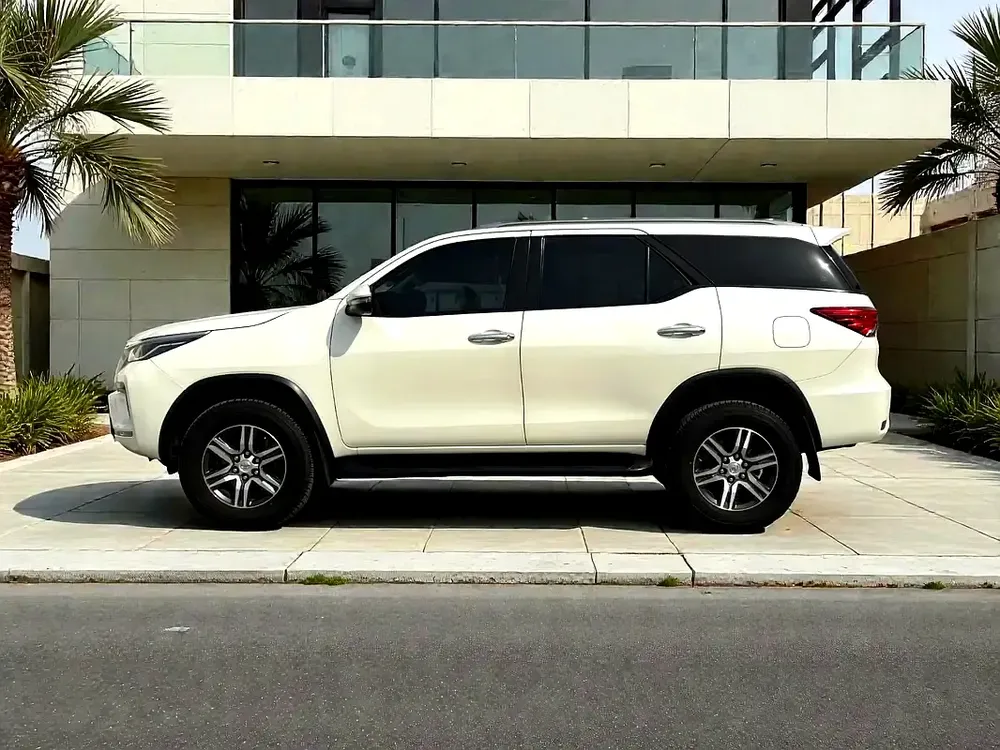 🎉🎉 !! EID SALE !! 1 YEAR FREE WARRANTY !! 🎉🎉 AED 1,380 P.M | 0% DOWN PAYMENT | TOYOTA FORTUNER E - Image 9