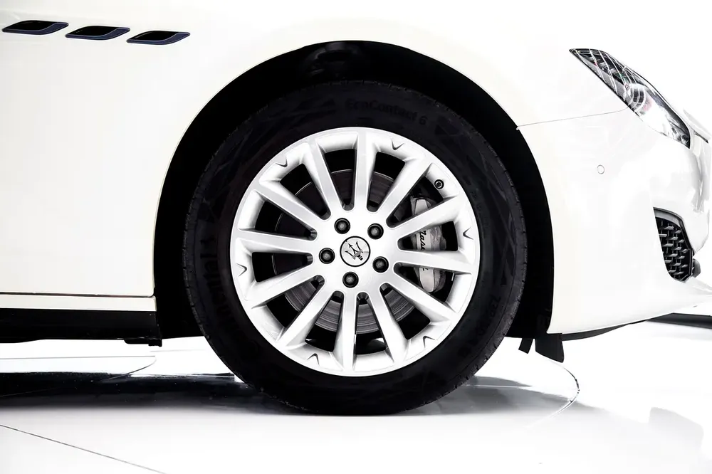WARRANTY AVAILABLE | SUNROOF | GHIBLI | WHITE/TAN - Image 12