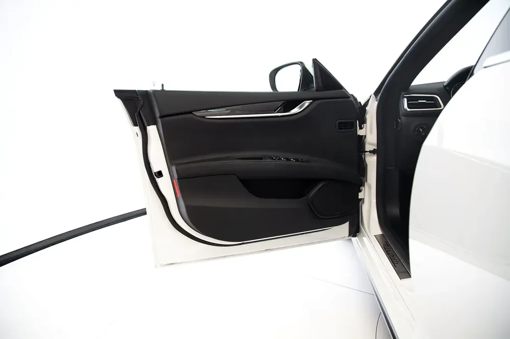 WARRANTY AVAILABLE | SUNROOF | GHIBLI | WHITE/TAN - Image 6