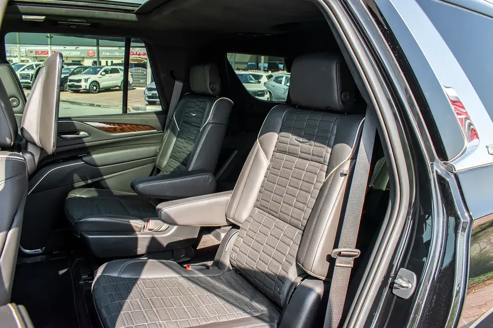 2023 - CADILLAC ESCALADE - /// BRAND NEW CONDITION /// - ONLY 58,000 KM - Image 19