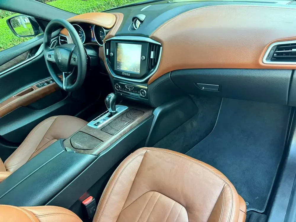 MASERATI GHIBLI S Q4 V6 “ GCC “ WELL MAINTAINED “ IDEAL FOR DAILY DRIVING AND “ LOW MILEAGE - Image 16