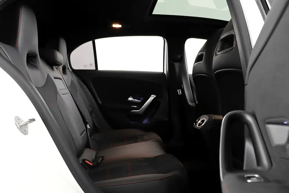 2,078 AED / 60 months | 0% DP | 2022 Mercedes Benz A200 / Full Service History - Image 12