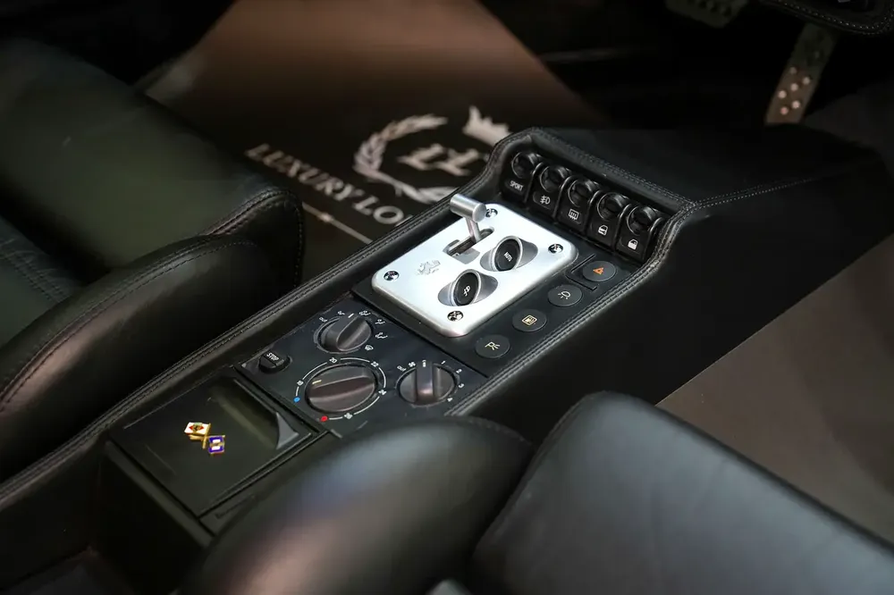 1992 Ferrari 355 F1 Berlinetta – A Special Ferrari, Exquisite Classic, Rarely Offered - Image 10