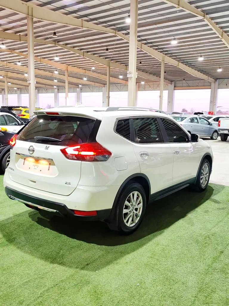 Nissan X-Trail SV 2021 -GCC, original paint, excellent condition - Image 4