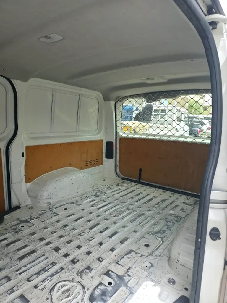 Toyota Hiace 3 str Cargo Van new shape V6 low mileage for sale - Image 7