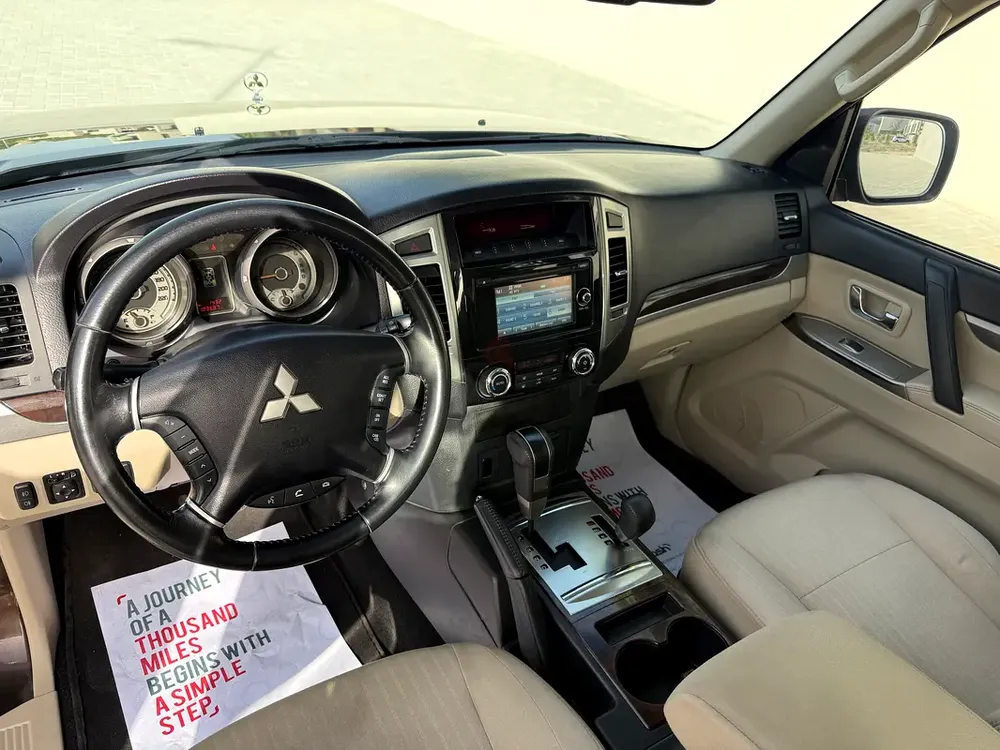 Mitsubishi Pajero GLS 2020 GCC Specs - expat owner fully inspected and maintained - Image 10