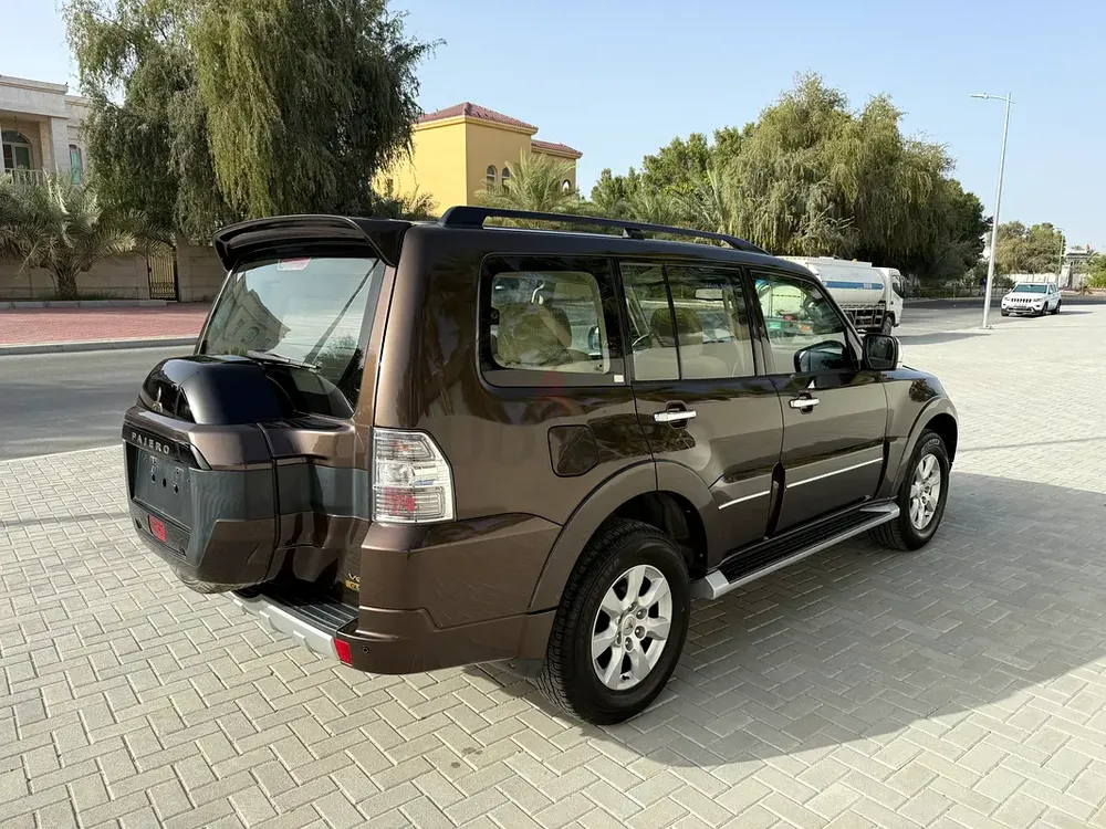 Mitsubishi Pajero GLS 2020 GCC Specs - expat owner fully inspected and maintained - Image 5